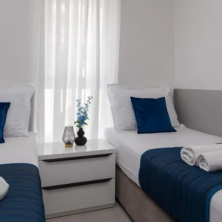 Luxury Edvina With Private Parking