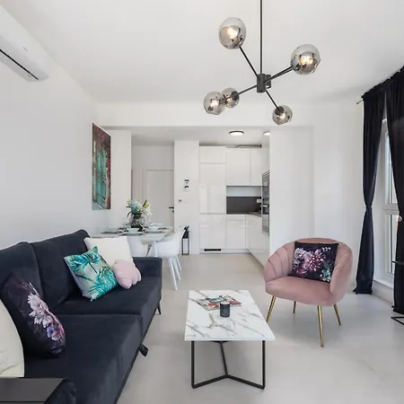 Luxury Edvina With Private Parking Appartement Makarska