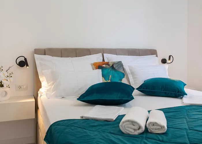 Luxury Edvina With Private Parking Appartement Makarska