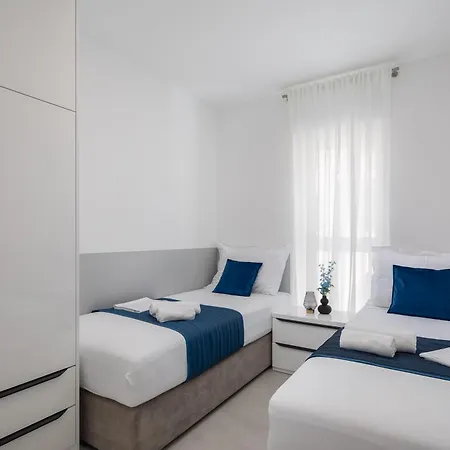 Luxury Edvina With Private Parking Apartment *