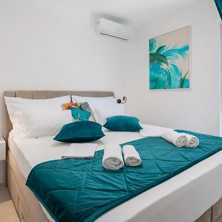 Edvina Luxury With Private Parking Apartment