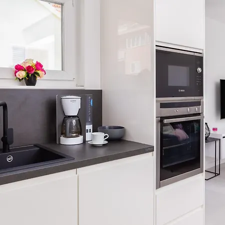 Edvina Luxury With Private Parking Apartment *
