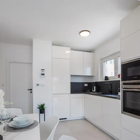 Apartment Luxury Edvina With Private Parking