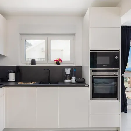 Luxury Edvina With Private Parking *