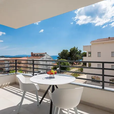 Luxury Edvina With Private Parking Makarska