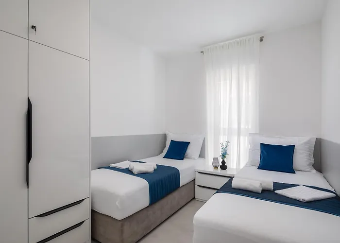 Luxury Edvina With Private Parking Διαμέρισμα *