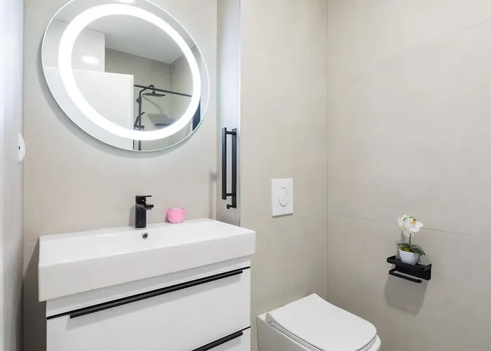 Luxury Edvina With Private Parking Apartment *