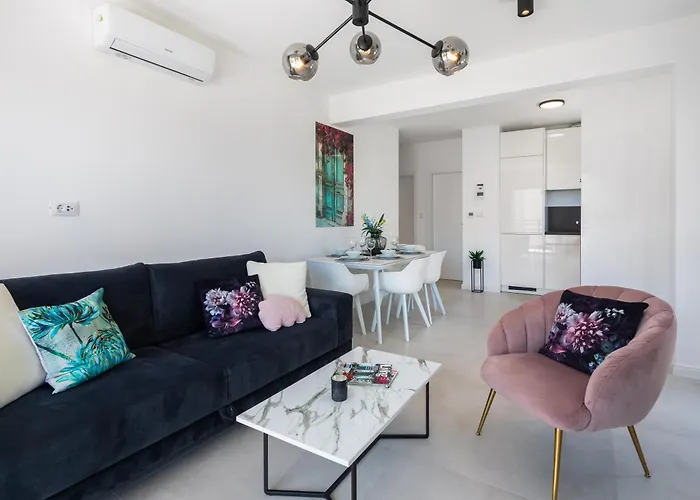 Luxury Edvina With Private Parking