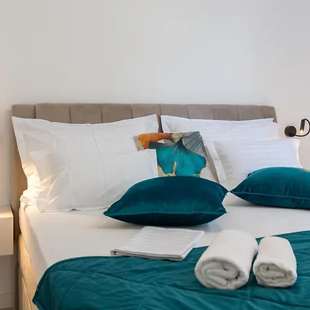 Luxury Edvina With Private Parking Apartment Makarska