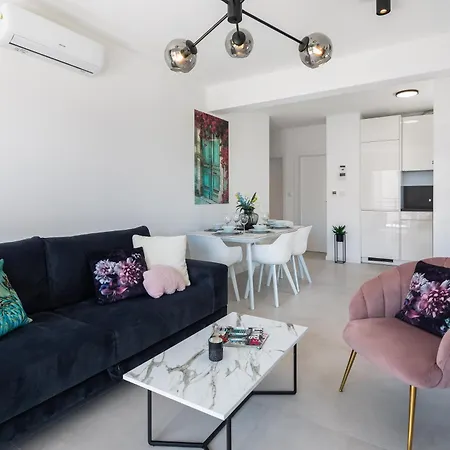 Luxury Edvina With Private Parking