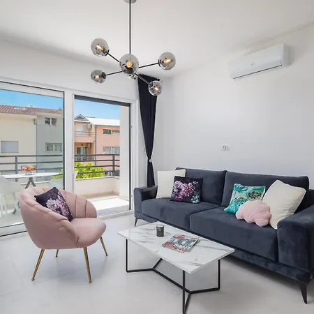 Luxury Edvina With Private Parking *